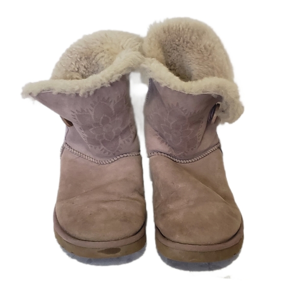 UGG Shoes - UGG Bailey button kimono flower boots mauve pink purple size 9